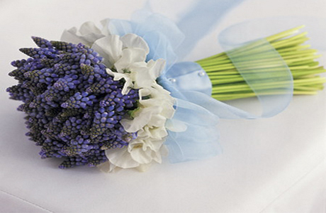 Полевые цветы в букете невесты