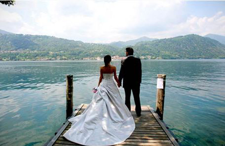 Свадьба на берегу озера