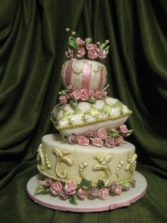 Свадебный торт причудливой формы