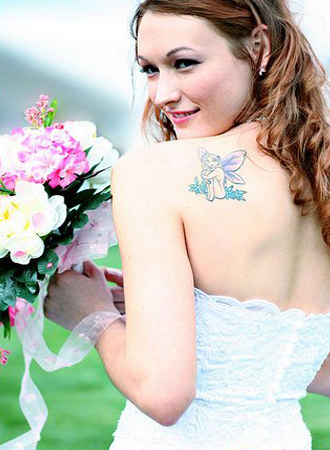 Показать татуировку на свадьбе