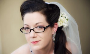 Очки – часть образа невесты