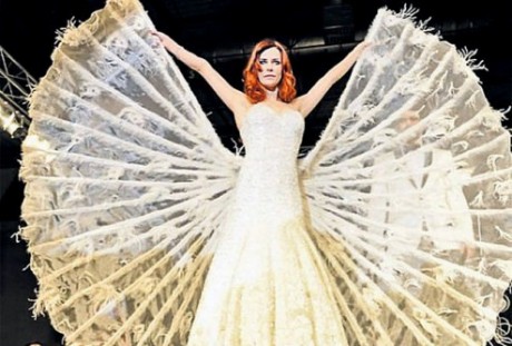 Свадебное платье с кристаллами Сваровски стоит 200 тысяч евро