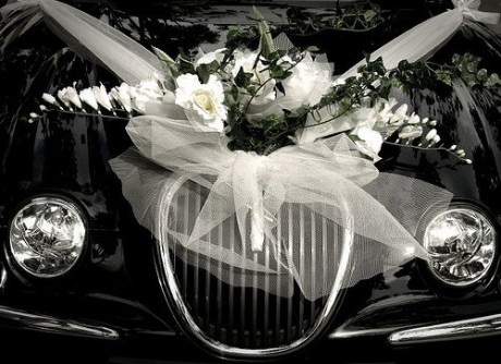 Украшение для свадебной машины