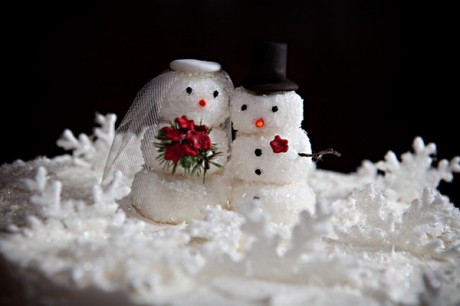 Оформление зимней свадьбы: снеговички