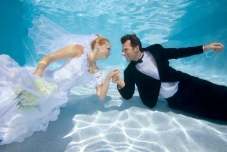Странные свадьбы: медовый месяц для дайверов