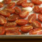 Затем тебе необходимо запечь помидоры в духовке, добавив чеснок, специи и соль.