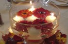 Плавающие свечи на праздничном столе