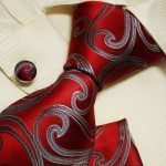 Контрастный галстук для жениха