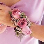 Самые нежные цветы для браслетов для свидетельницы - розовые розы