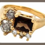 Не менее интересный вариант - обручальное кольцо с 6 бриллиантам самых разных форм