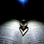 Даже кольцо имеет форму сердца