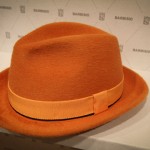 Креативная оранжевая шляпа