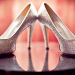 А эти серебристые свадебные туфельки подойдут каждой невесте