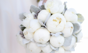 whimsical-wedding-flowers-white-peony-bridal-bouquet__full-carousel