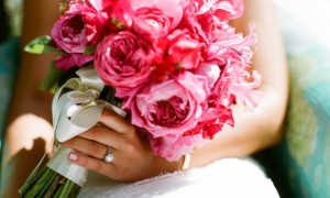 pink-bridal-bouquet-bright__full-carousel