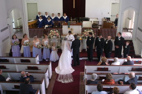 На католическом венчании присутствуют гораздо больше свидетелей