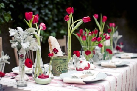 Украшение свадебного стола тюльпанами