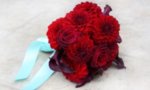 monochromatic-bridal-bouquets-wedding-flowers-red__full-carousel