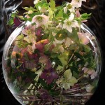 На свадьбе все цветы внутри вазы