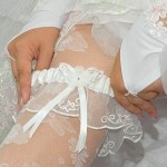 Подвязка невесты в комплекте со свадебным платьем