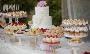 unique-wedding-cakes-white-pearl-details__full-carousel