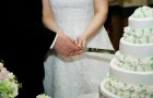 Как делить свадебный торт
