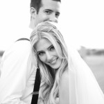 Классическая фата, простая прическа и светящиеся глаза - образ счастливой невесты