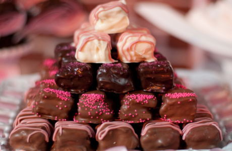 Свадебный десерт – конфеты и пирожные
