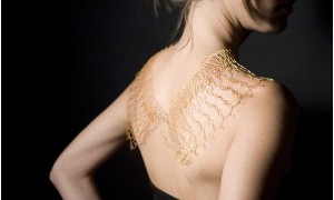 plastic+gold+back+of+necklace