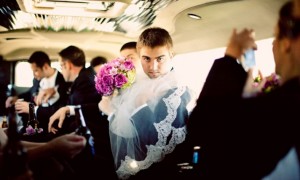 funny-wedding-photos-reasons-to-stay-sober-at-reception-4__full-carousel