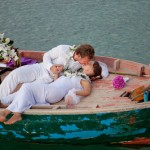 Жених и невеста в лодке