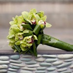 Салатовые орхидеи в стильном букете