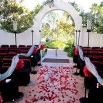 Церемония венчания в красном, черном и белом цвете