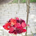 Красные цветы для декорирования свадьбы