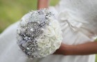 brooch-bridal-bouquet-with-tulle-pearls__full-carousel