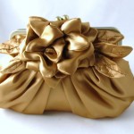 Золотистый клатч с цветком для невесты