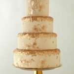 Свадебный торт в персиковый тонах