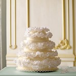 Свадебный торт декорированный кружевами