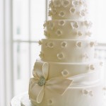 Свадебный торт с цветочным декором