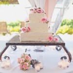 Свадебный торт украшенный розами