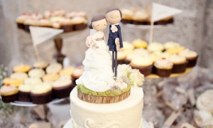 cute-bride-groom-wedding-cake-toppers-custom-with-realistic-wedding-garb__full-carousel