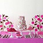 Сладкий свадебный стол в розовом цвете