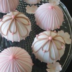 Свадебный торт из шариков мягком розовом цвете