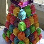 Свадебный торт из шариков ярких цветов