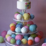 Свадебный торт из шариков разных цветов