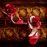 Свадебные туфли невесты  с украшениями из роз