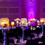 Канделябры на свадьбе в фиолетовых тонах