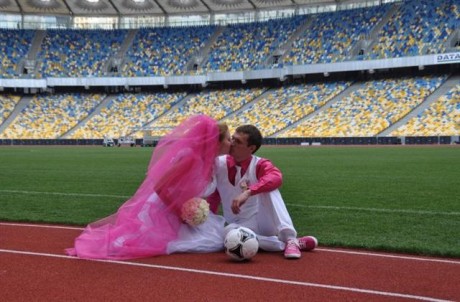 Необычная свадьба на стадионе