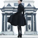 Пальто Gareth Pugh, ботильоны Fendi, шапка Yves Saint Laurent